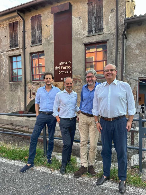 Da sinistra, il vice-direttore Stefano Chiari, il presidente Francesco Fontana, il direttore René Capovin e il vice-presidente uscente Giovanni Tampalini